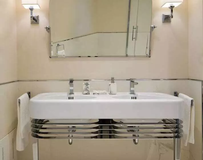 مسافرخانه Suite Milano Duomo