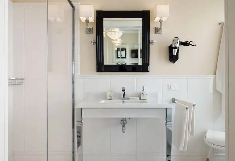 مسافرخانه Suite Milano Duomo