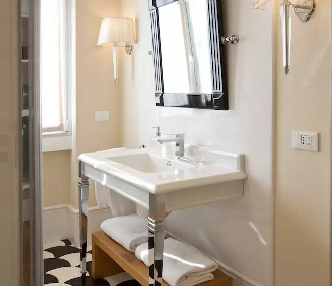 مسافرخانه Suite Milano Duomo