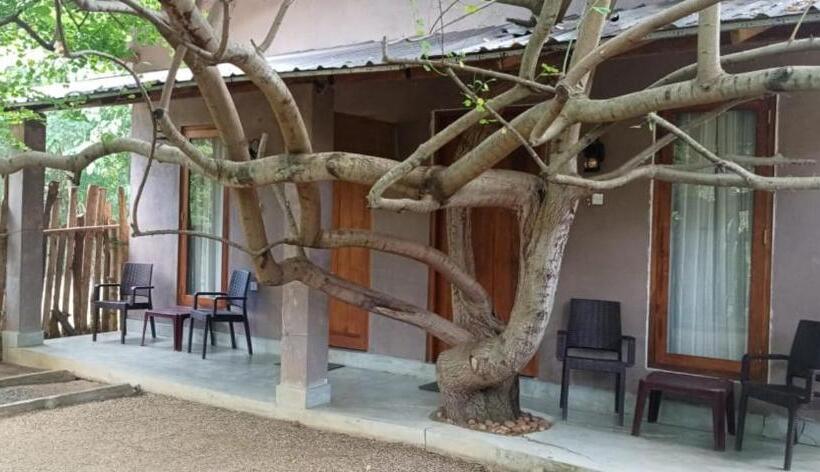 Otel Hantara Udawalawa