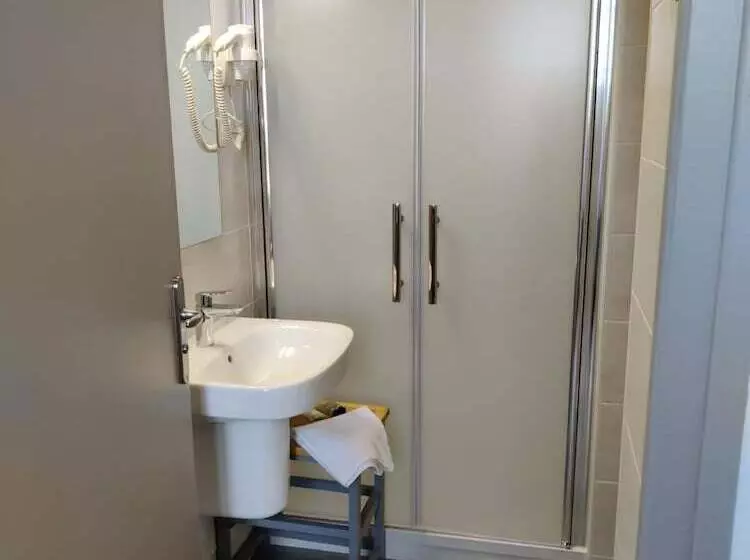 Hotelli Hôtel Océan Dinan