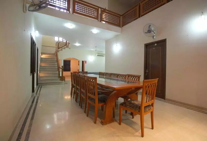 ホテル Oyo 8949 Atman Bungalows