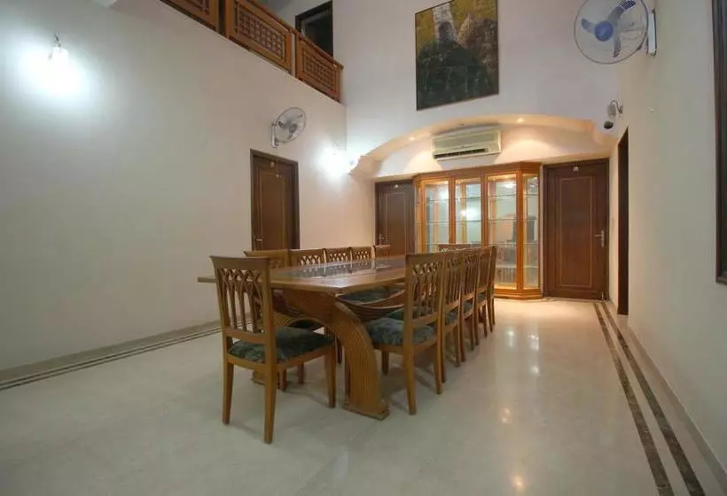 ホテル Oyo 8949 Atman Bungalows
