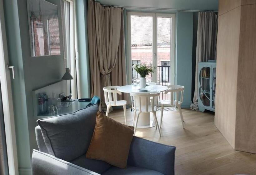 هتل Redstone Apartments