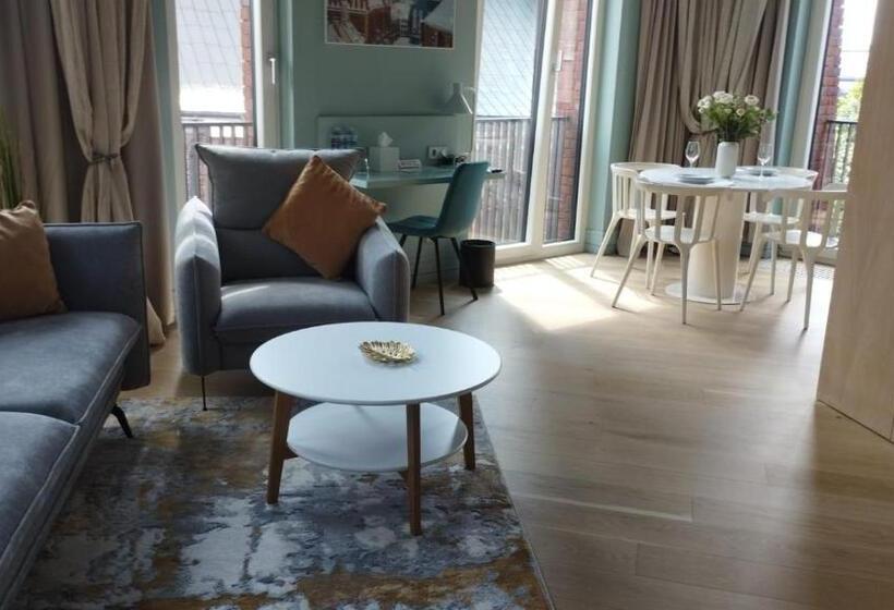 هتل Redstone Apartments