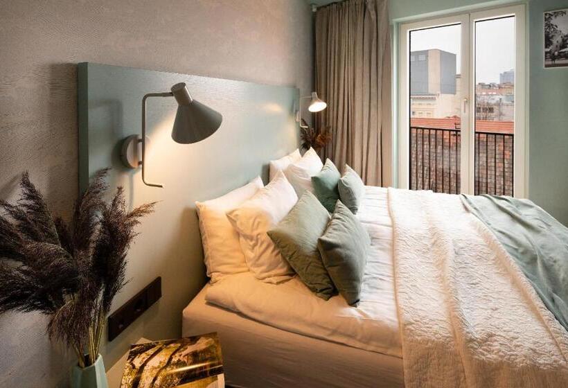 هتل Redstone Apartments