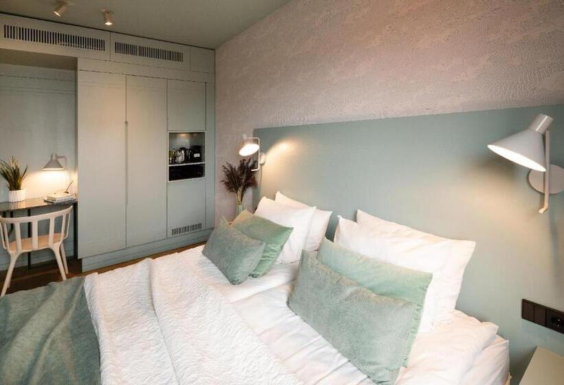 هتل Redstone Apartments