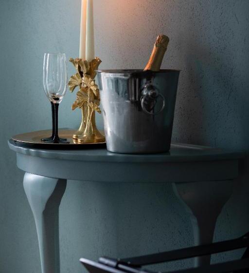 هتل Redstone Apartments