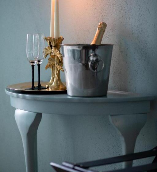 هتل Redstone Apartments