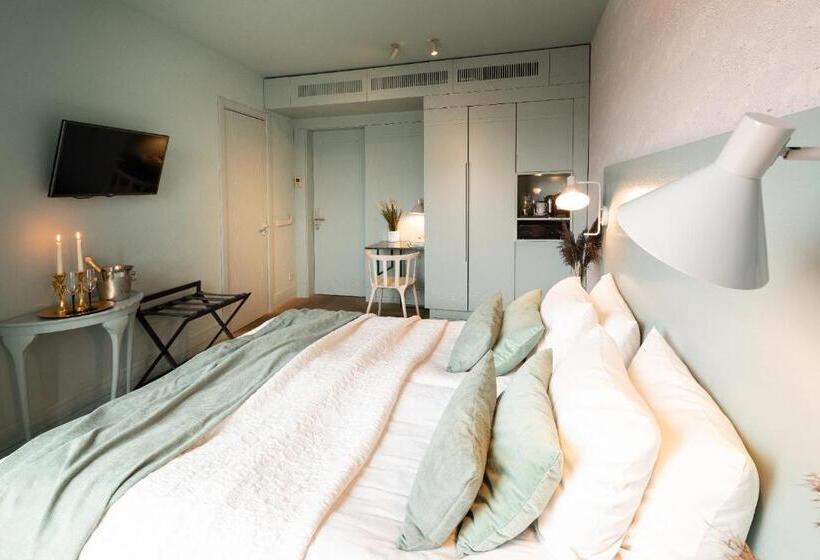 هتل Redstone Apartments