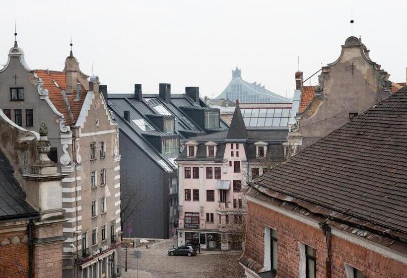 هتل Redstone Apartments