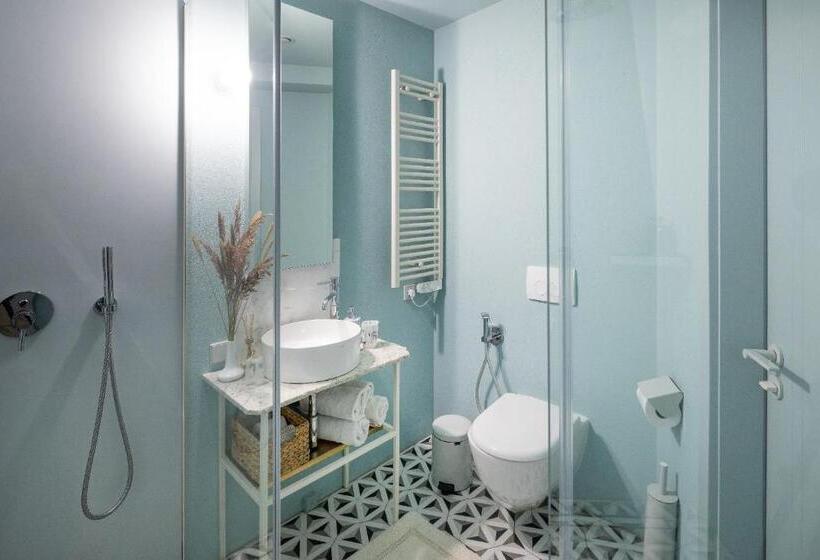 هتل Redstone Apartments