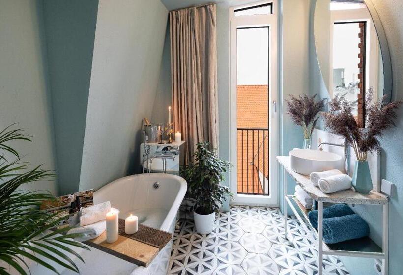 هتل Redstone Apartments