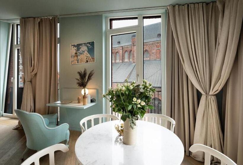 هتل Redstone Apartments