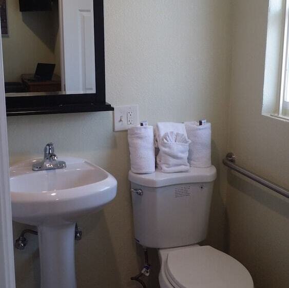 فندق على الطريق Travel Inn