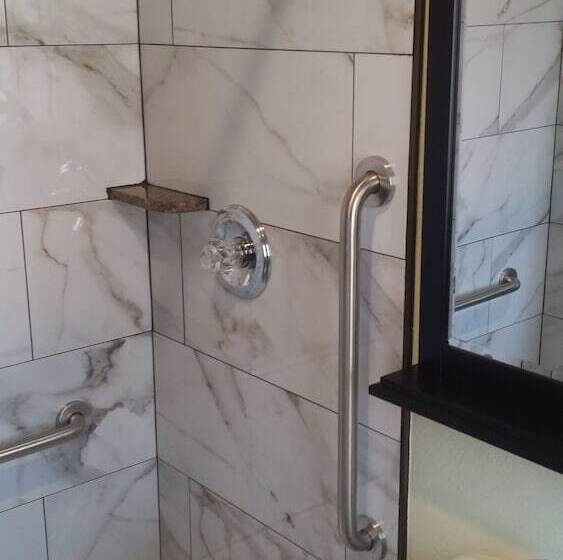 فندق على الطريق Travel Inn