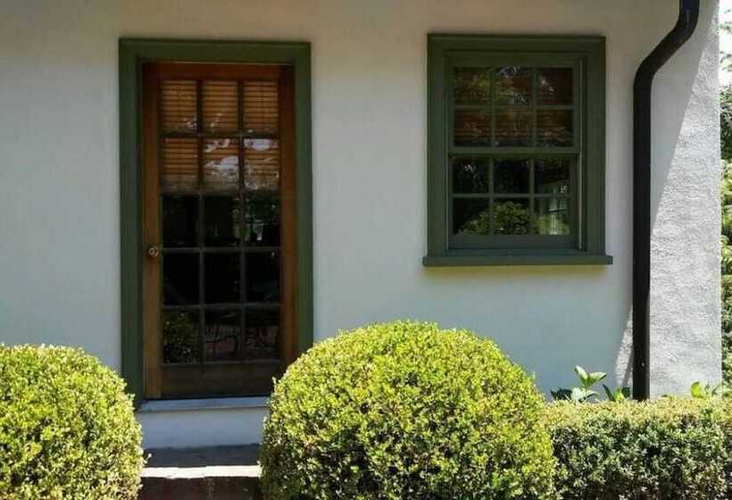 Bed and Breakfast The Buck School Inn