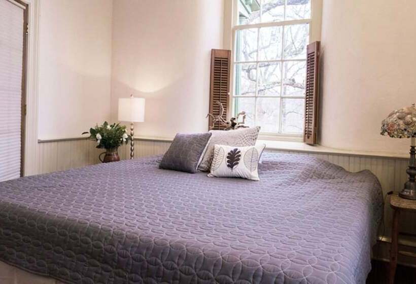 Bed and Breakfast The Buck School Inn