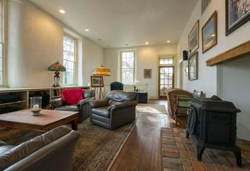 Bed and Breakfast The Buck School Inn