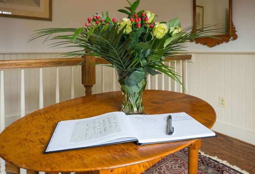 Bed and Breakfast The Buck School Inn