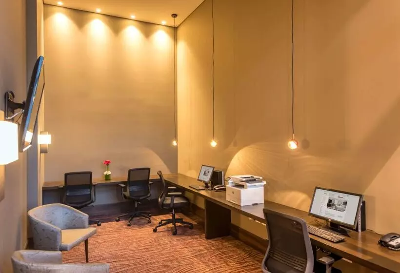 هتل Hilton Garden Inn Bogota Airport