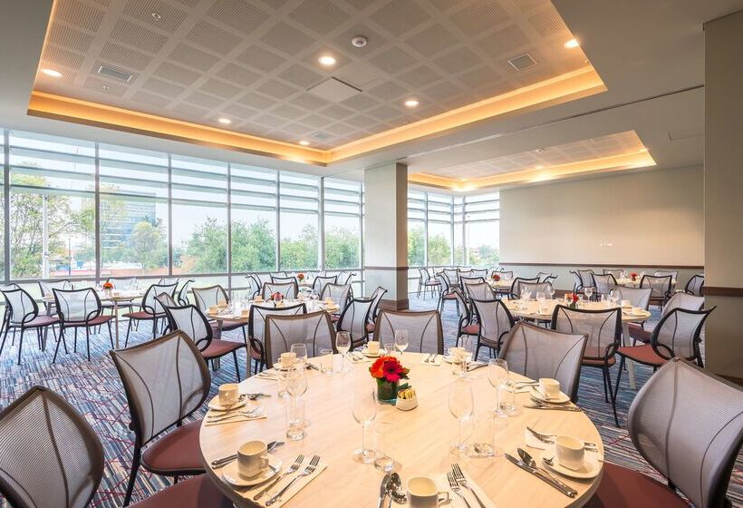 בית מלון כפרי Hilton Garden Inn Bogota Airport