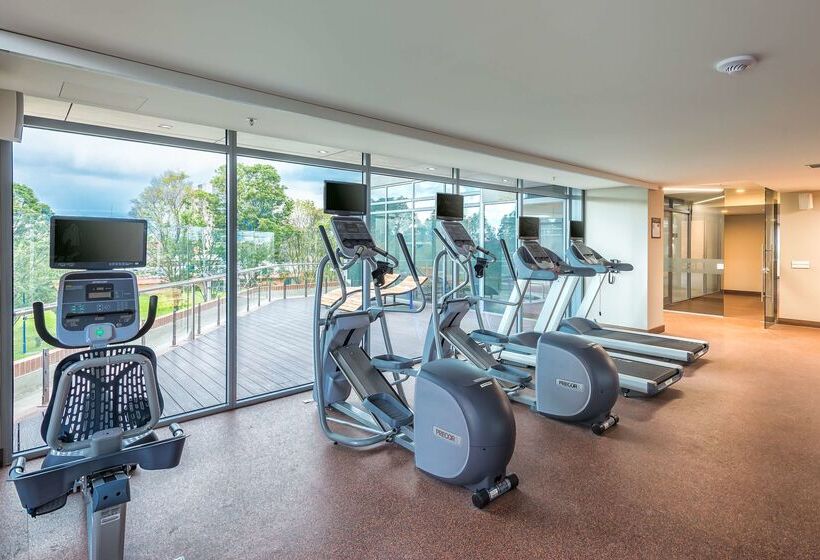 בית מלון כפרי Hilton Garden Inn Bogota Airport