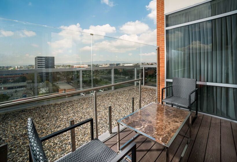 בית מלון כפרי Hilton Garden Inn Bogota Airport