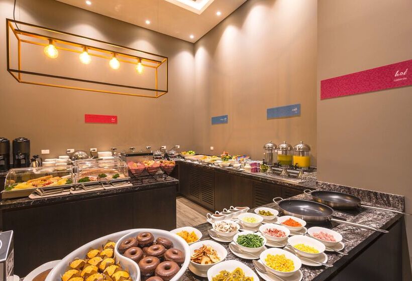 בית מלון כפרי Hilton Garden Inn Bogota Airport