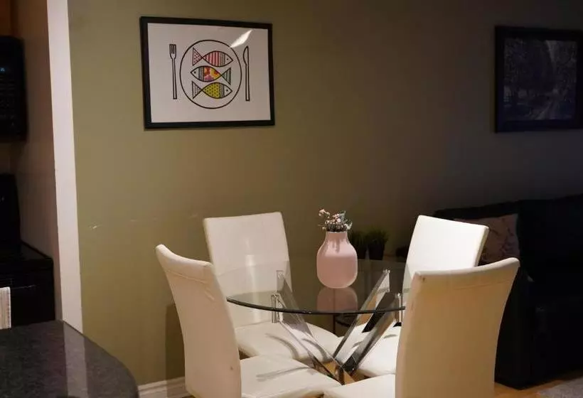 هتل Living Suites - Toronto