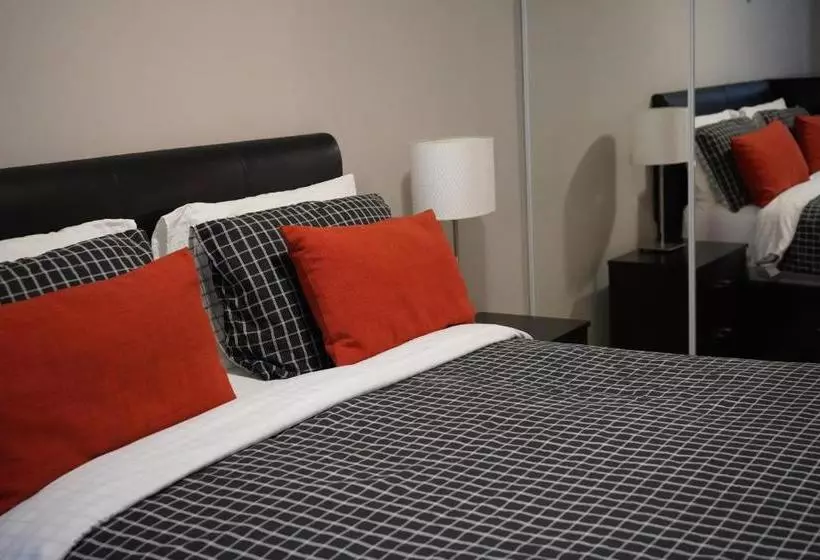هتل Living Suites - Toronto
