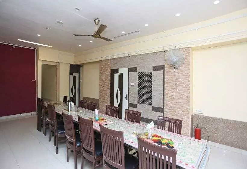ホテル Oyo 4009 Hkj Palace