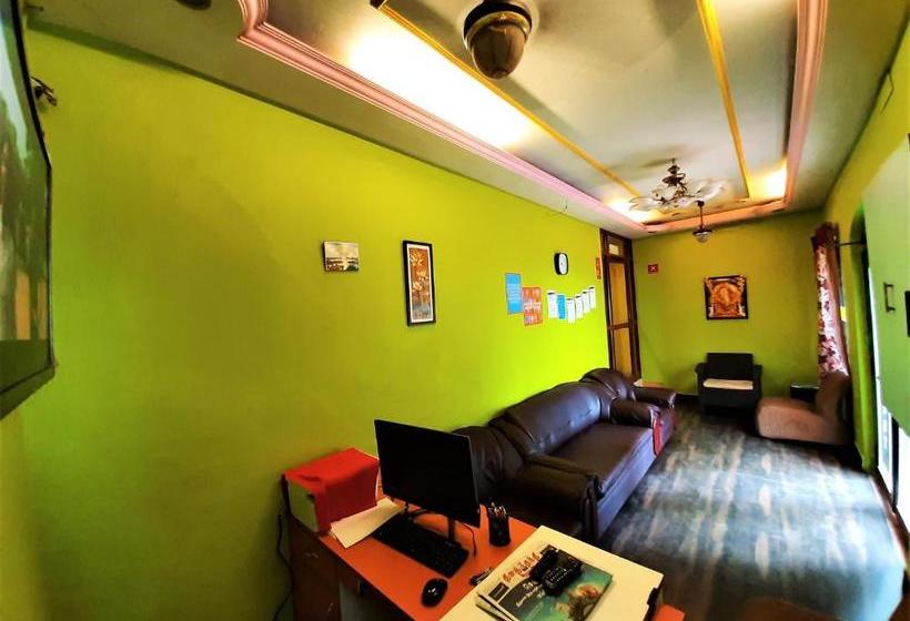 בית מלון כפרי Lloyd S Inn