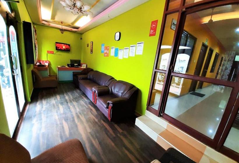 בית מלון כפרי Lloyd S Inn