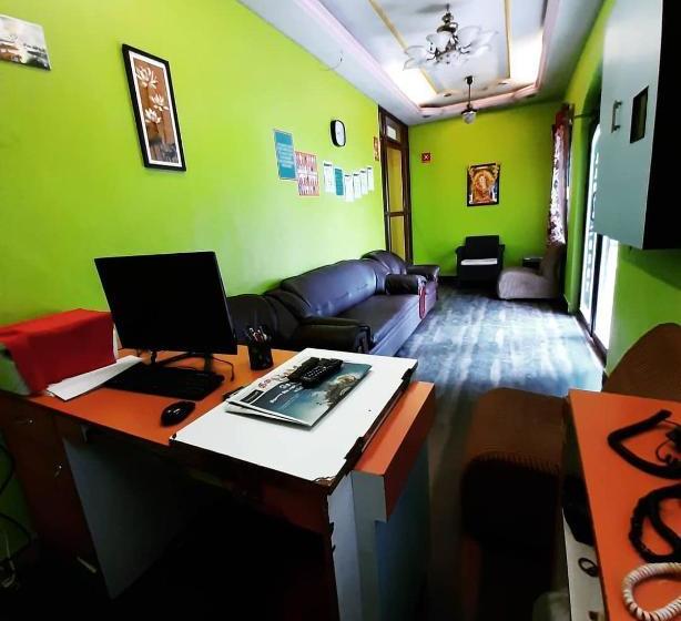 בית מלון כפרי Lloyd S Inn