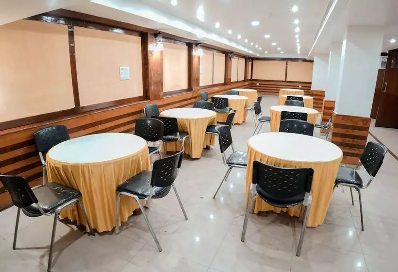 Hotel Pleasure Inn