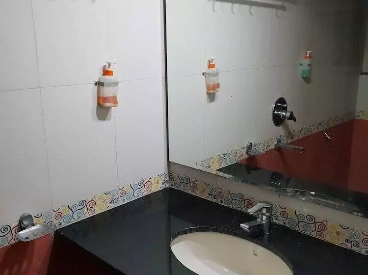 Hotel Pleasure Inn