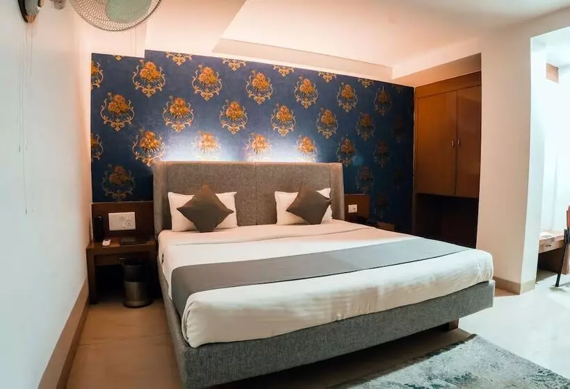 Hotel Pleasure Inn