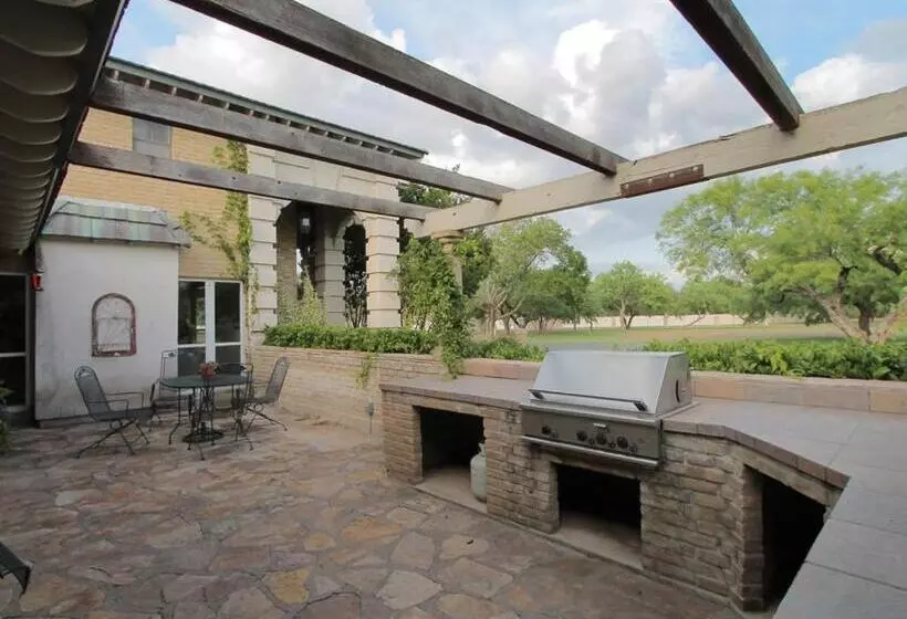 Live Oaks Bed And Breakfast