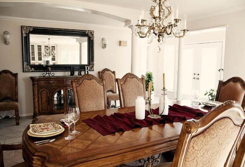 Live Oaks Bed And Breakfast