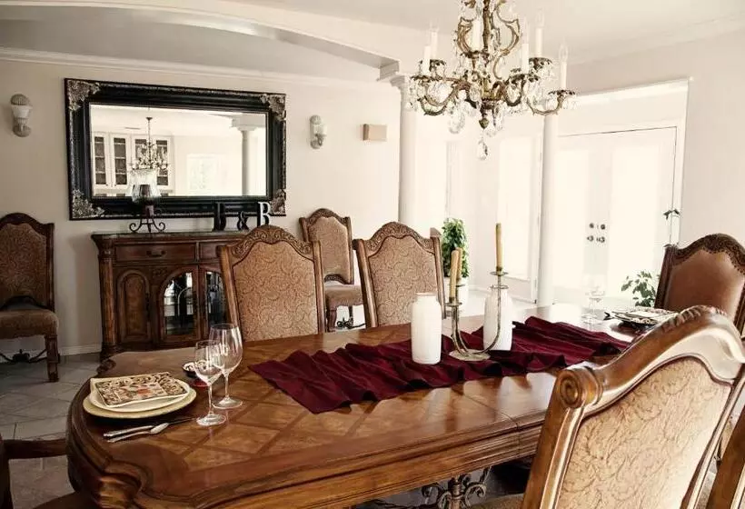 Live Oaks Bed And Breakfast