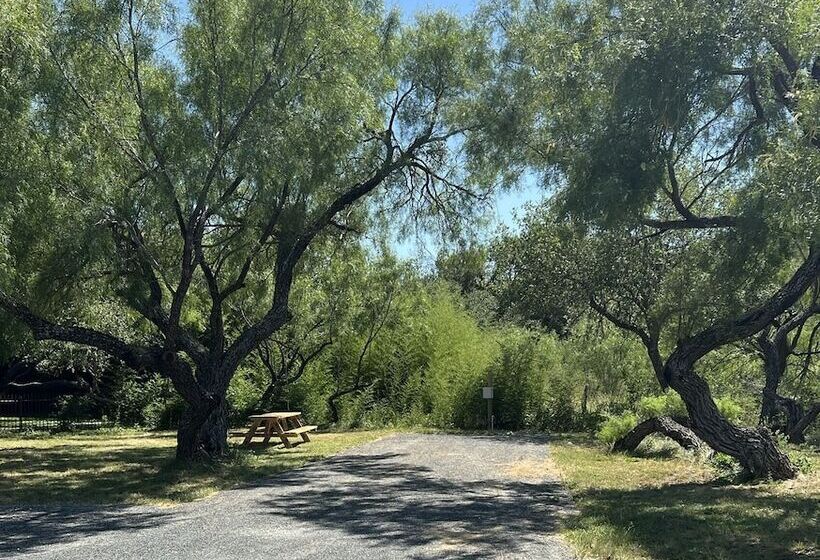 Live Oaks Bed And Breakfast