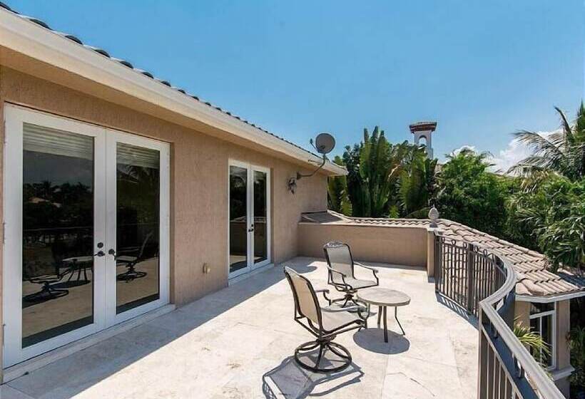 Salty Bungalow Marietta