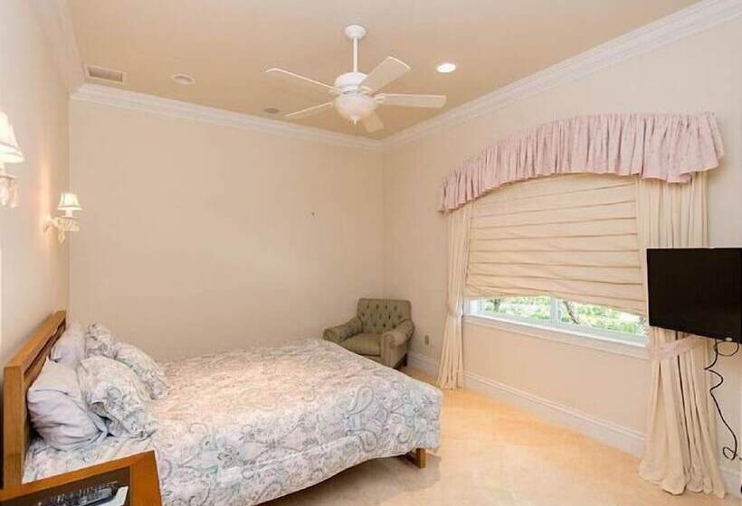 Salty Bungalow Marietta