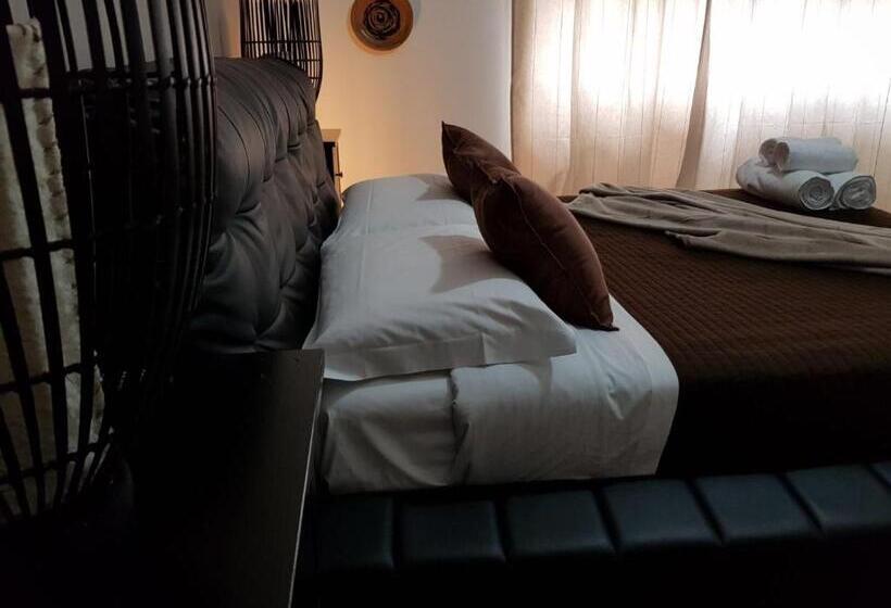 تختخواب و صبحانه 3jolie