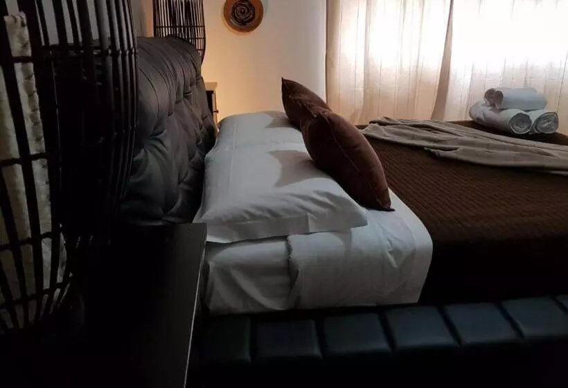 تختخواب و صبحانه 3jolie