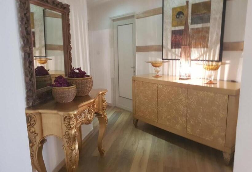 تختخواب و صبحانه 3jolie