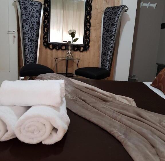 تختخواب و صبحانه 3jolie