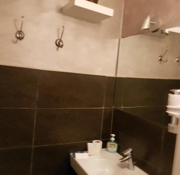 تختخواب و صبحانه 3jolie