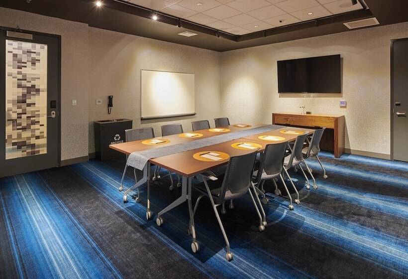 فندق Aloft Cleveland Airport